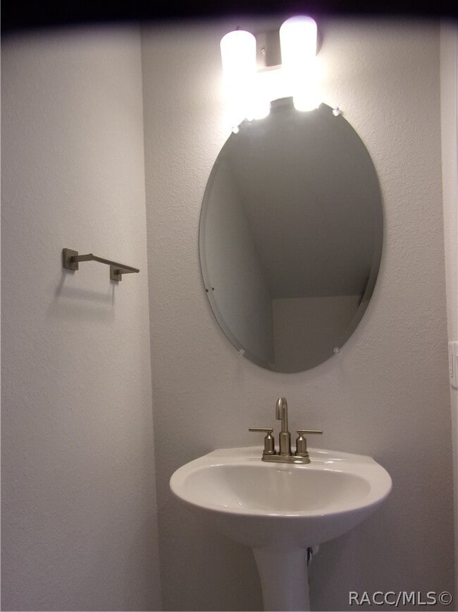 Building Photo - 215 Bittern Lp