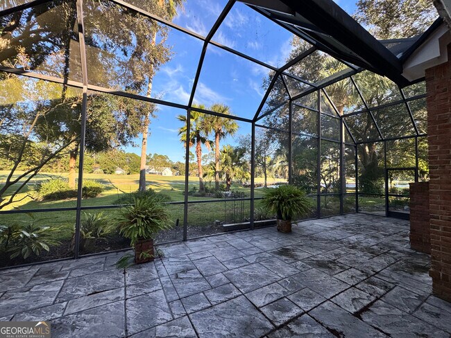 Building Photo - 535 Cardinal Cir E