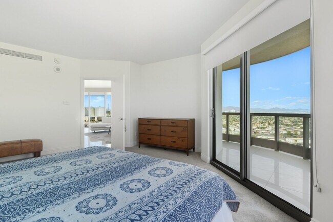 Building Photo - Turnberry Towers East 1507
