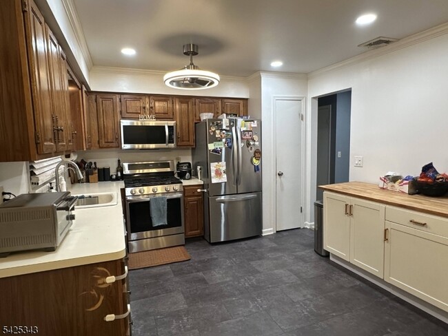 Building Photo - 6 Lori Ln