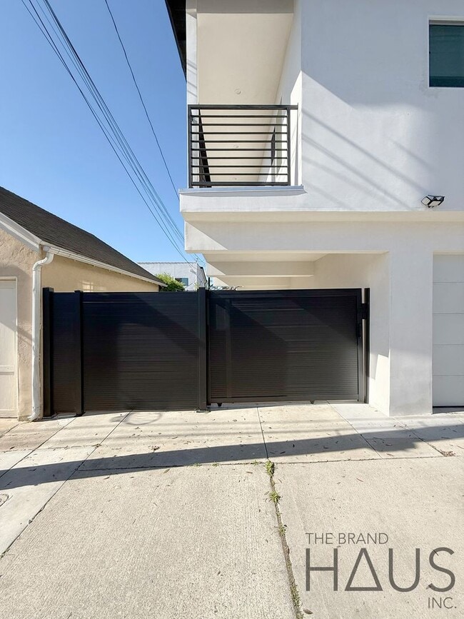 Building Photo - Brand-New 1-Bedroom, 1-Bathroom, 1-Compact Carport - Vaulted Ceilings in Belmont Heights