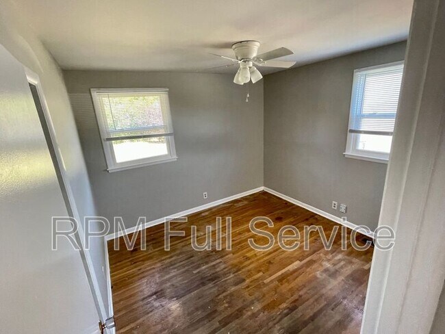 Building Photo - 465 Clearwater Dr