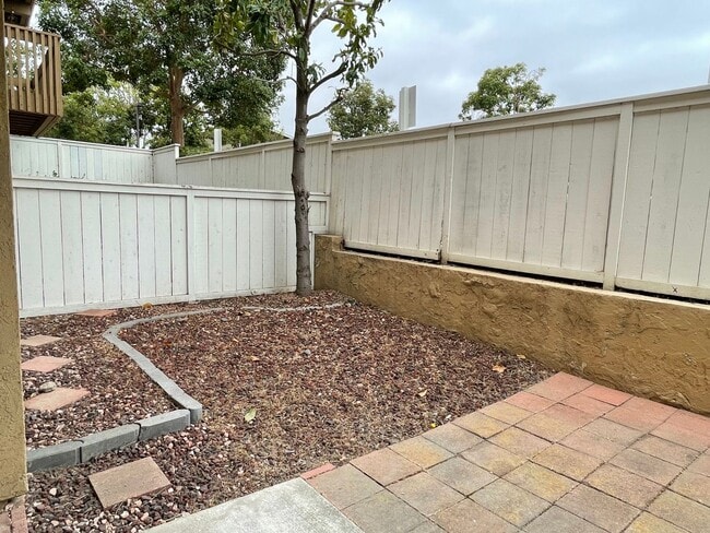 Building Photo - Stunning Two-Story Home in Quail Ridge.