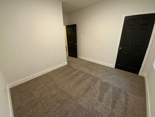Building Photo - 3 Bedroom House for Rent