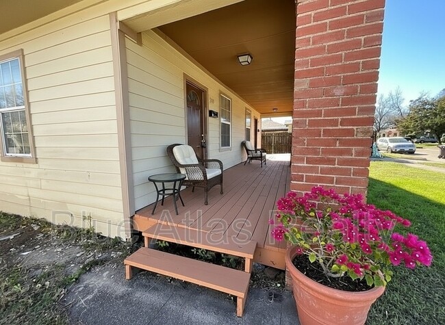 Building Photo - 2937 S Adams St