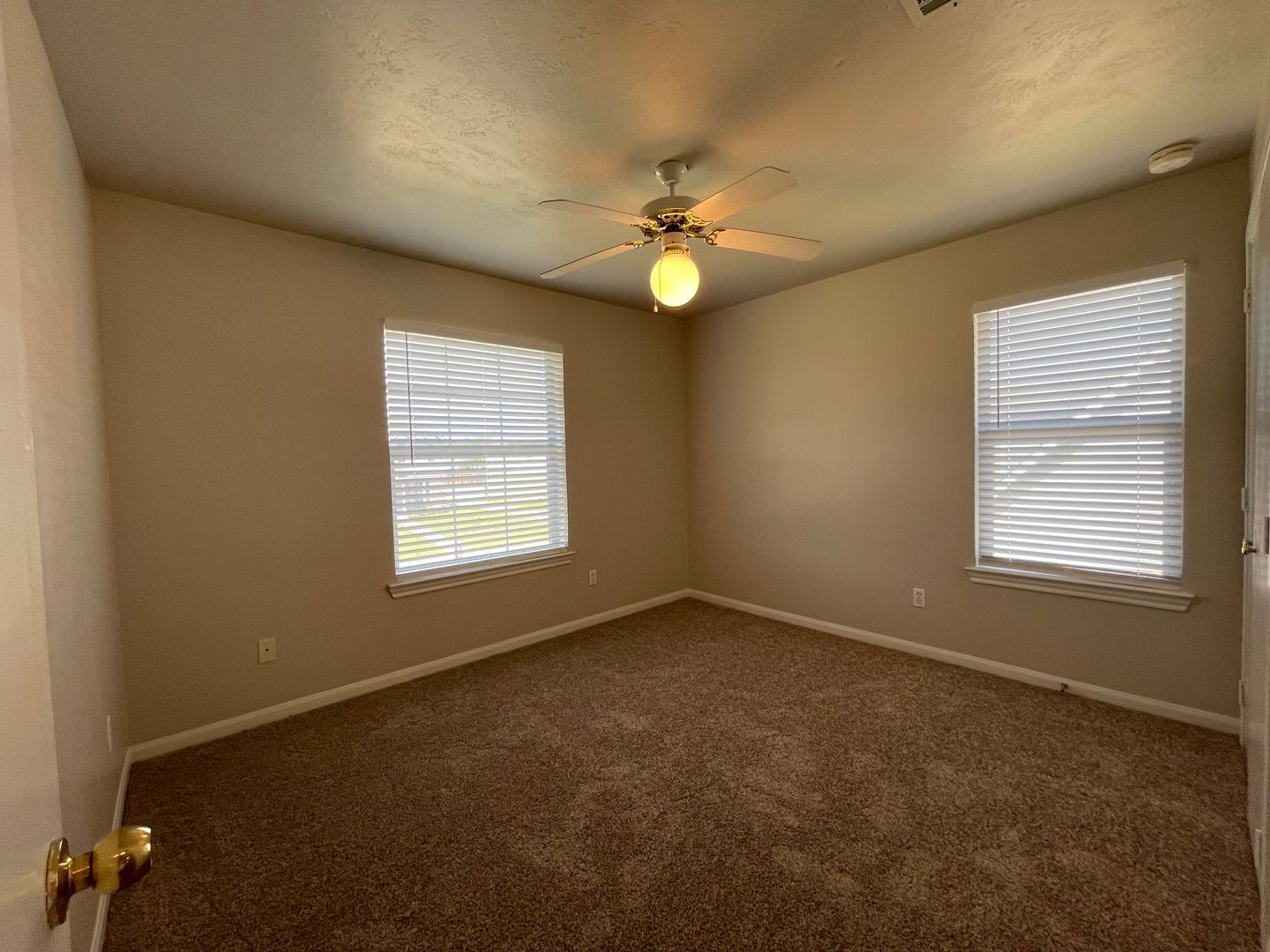 Building Photo - Updated 4 Bed, 3 Bath Home for Fall 2026 Move In!