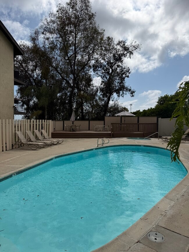 Building Photo - 3652 Clairemont Dr