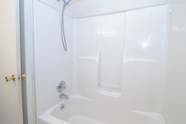 Building Photo - 108-3 Hickory Trace