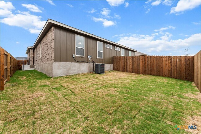 Building Photo - 1110 Zora Dr