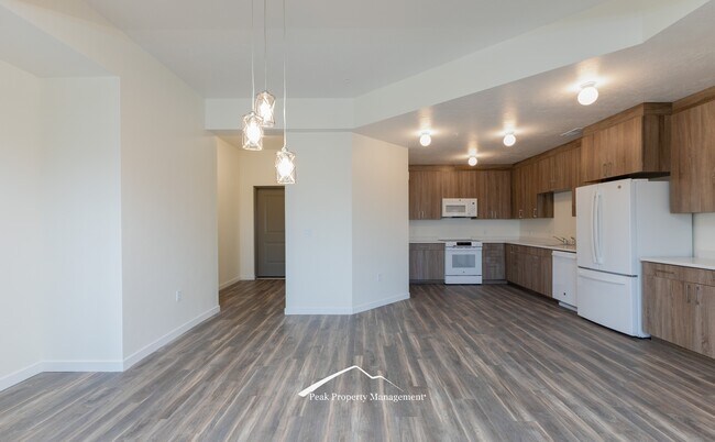 Building Photo - 120 12th Ave S