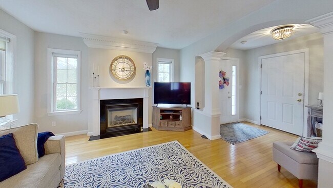 Building Photo - 206 Tamarack Ln