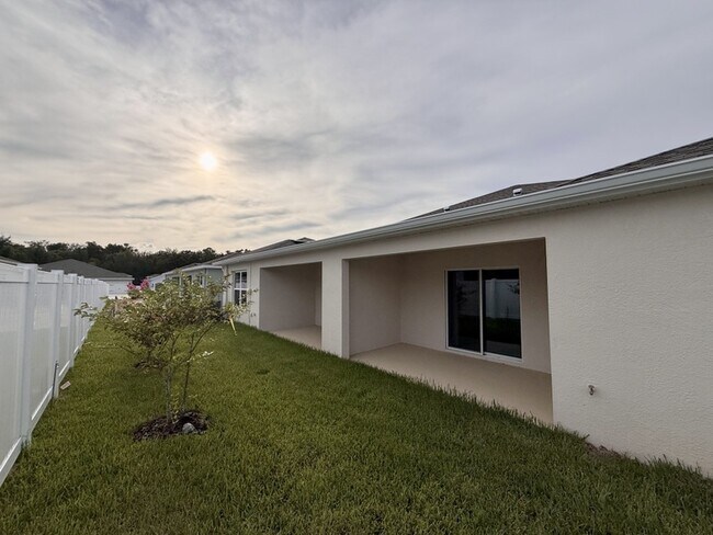 Building Photo - 499 Voltaire Dr