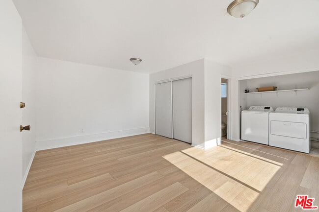 Building Photo - 312 S Maple Dr