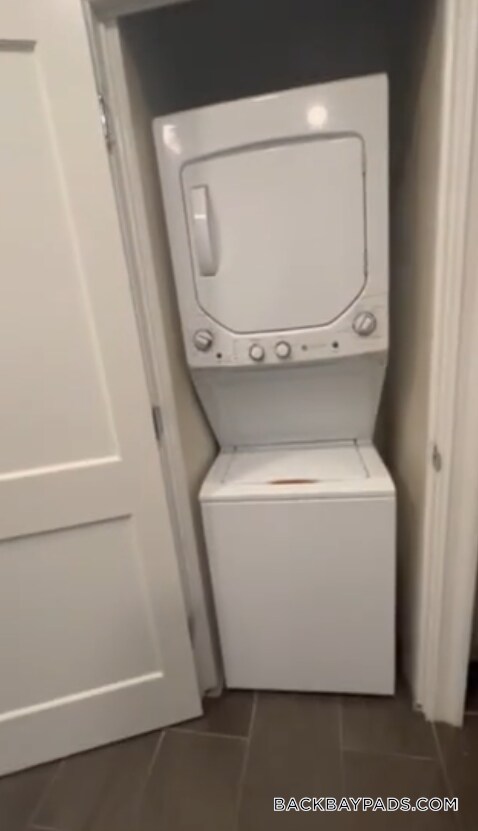 Building Photo - 913 Boylston St