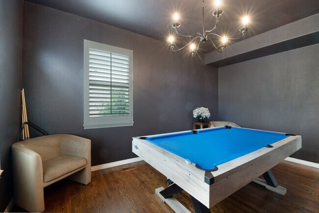 Building Photo - Elegant Mountain-View Retreat in Stone Cro...