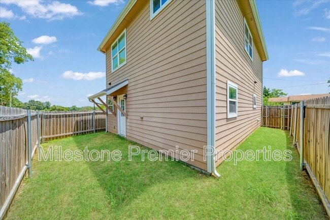 Building Photo - 3308 Moulton St