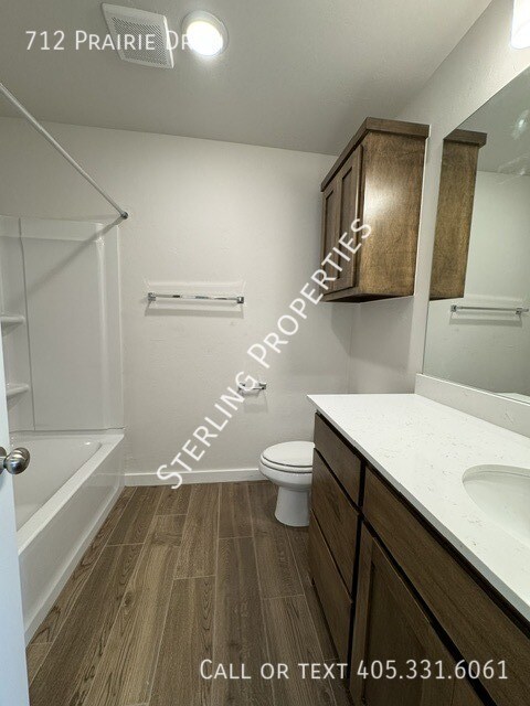 Building Photo - 712 Prairie Dr