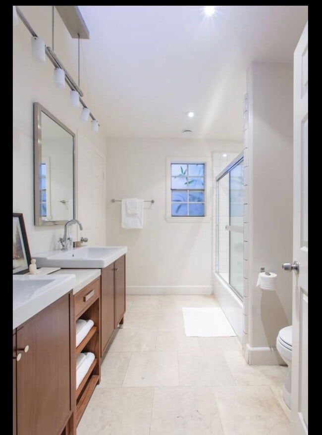 Building Photo - Galleon St