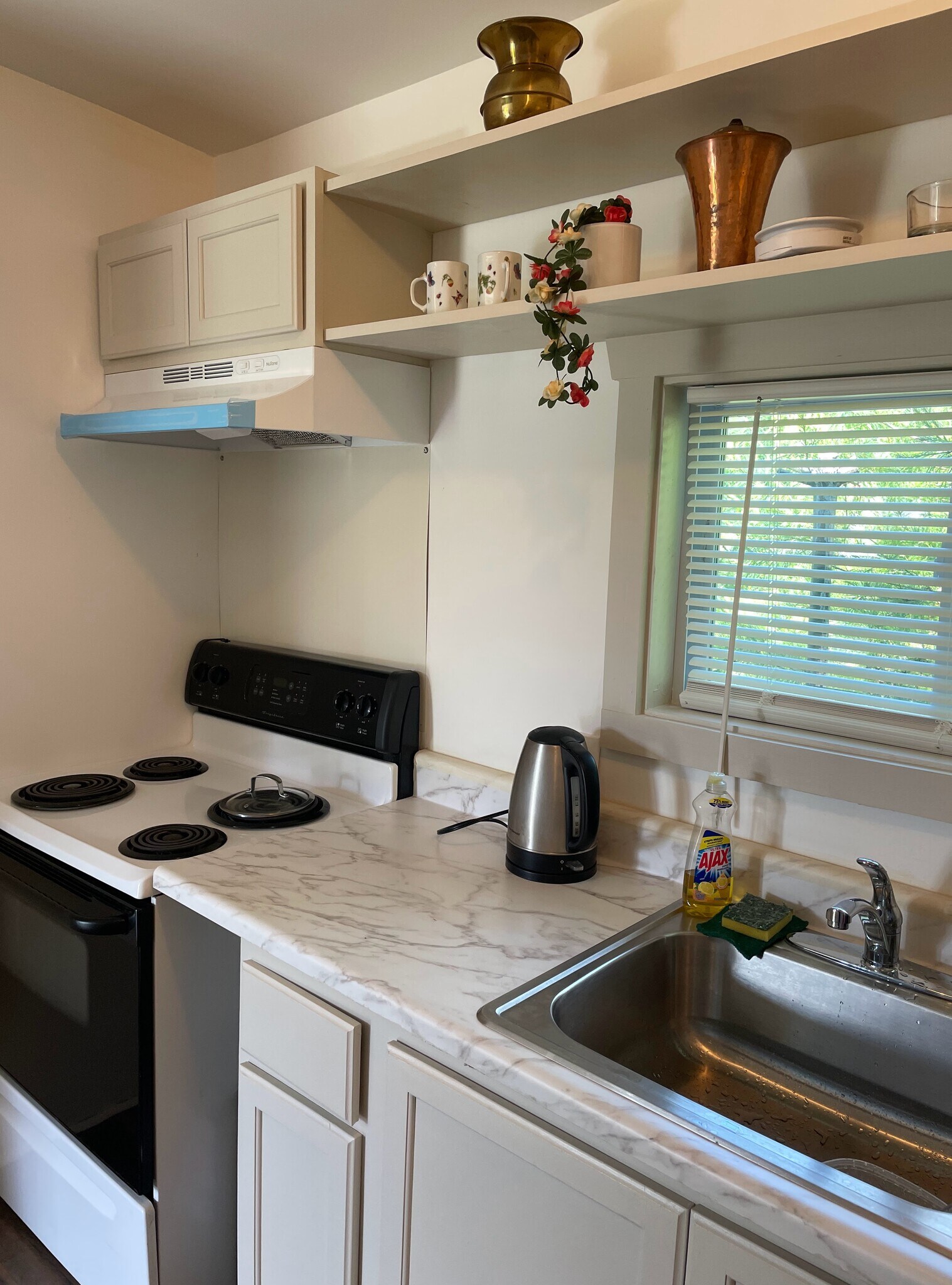 Building Photo - 25 Chester Rd