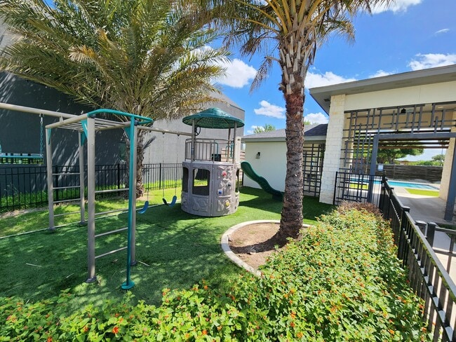 Building Photo - Cornell