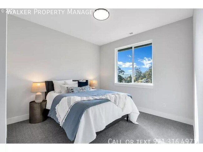 Building Photo - 996 E Rork Ct