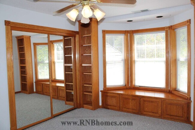 Building Photo - 677 Hoppe Ln