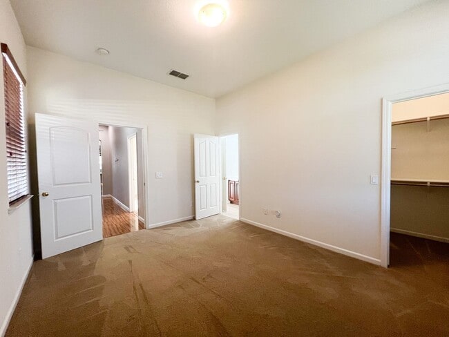 Building Photo - Spacious Single Story Three Bedroom Home