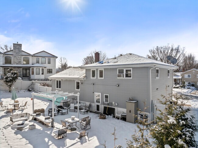 Building Photo - 446 Roedel Plz