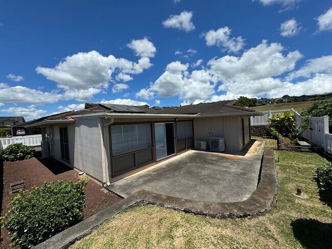 Building Photo - Newtown Estates, 3 bdrm, 2 bath, 2 car enc...