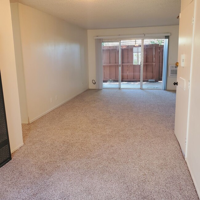 Building Photo - Convenient Livermore 1bd/1ba Ground Floor Condo- Available in April