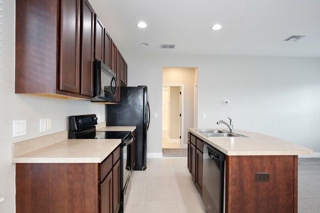 Building Photo - *Unfurnished* Beautiful 1/1 Spacious Garage Apartment in the Exclusive Laureate Park - Orlando!