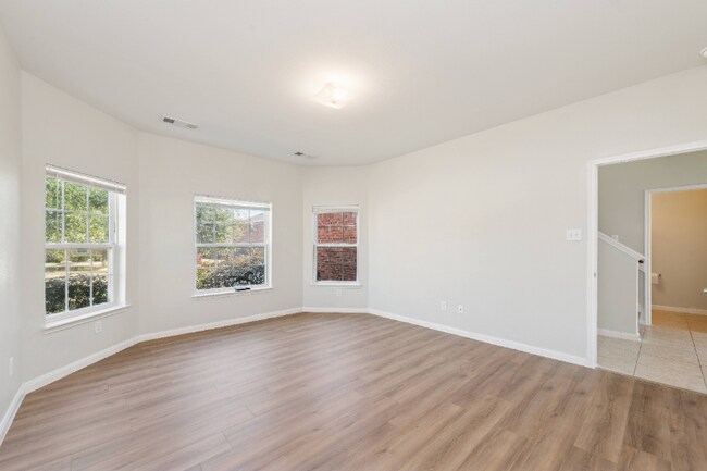 Building Photo - 312 Magnolia Dr