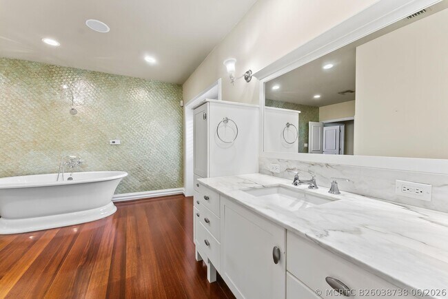 Building Photo - 3 Isla Bahia Dr