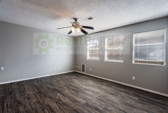 Building Photo - THIS ONE WILL GO FAST!