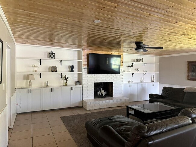 Building Photo - 2811 Poinciana Ct