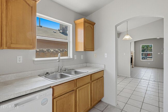 Building Photo - 12353 Tierra Apache Rd