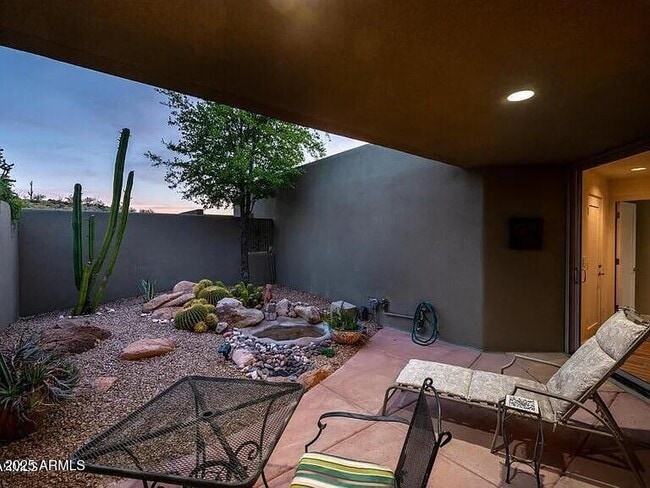 Building Photo - 9898 E Graythorn Dr