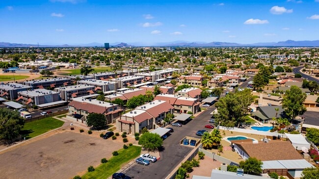 Building Photo - Stylish Dobson Glen Townhome | Updated Kitchen, Loft & Pool Access
