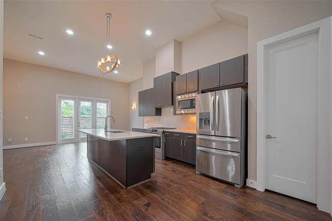 Primary Photo - 1305 Laird St