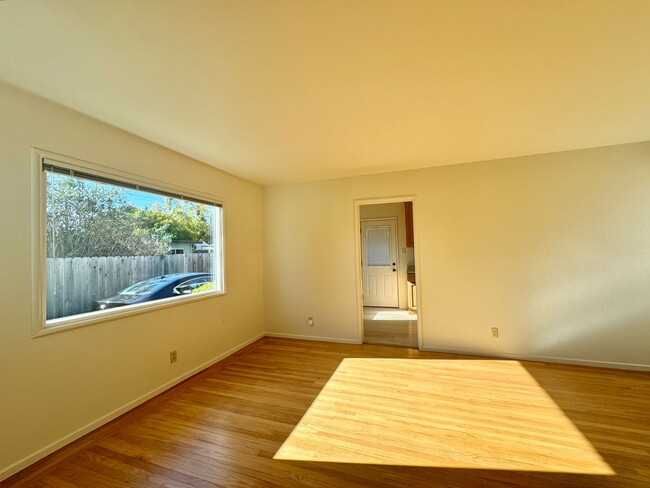 Building Photo - TENTATIVELY RENTED 2 Bedrooms 1 Bathroom C...