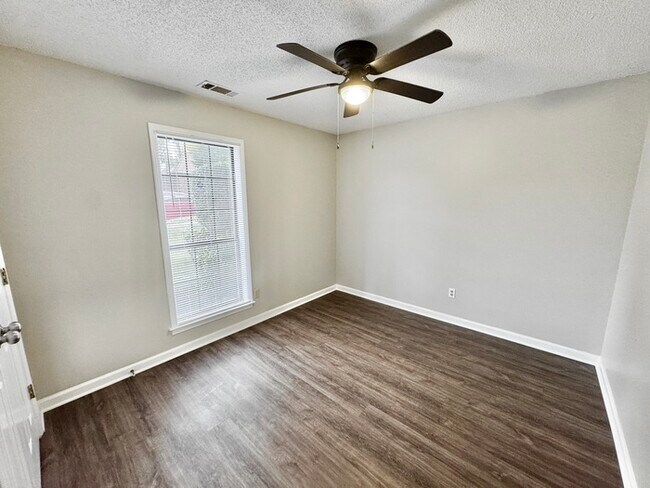 Building Photo - 7359 Peppermill Ln