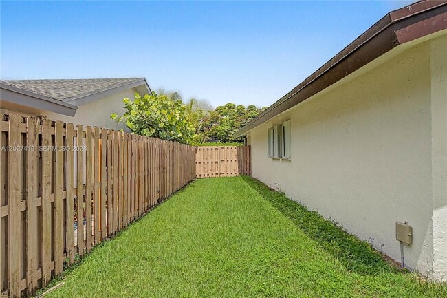 Building Photo - 10711 SW 116th Ave