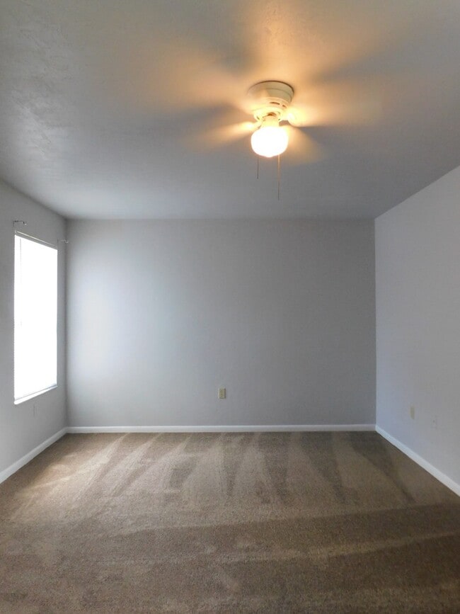 Building Photo - Spacious 2/2 Marchwood townhouse!