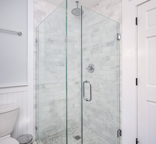 Building Photo - 131 S Edgemere St