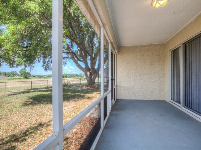 Building Photo - 350 Trade Wind Dr