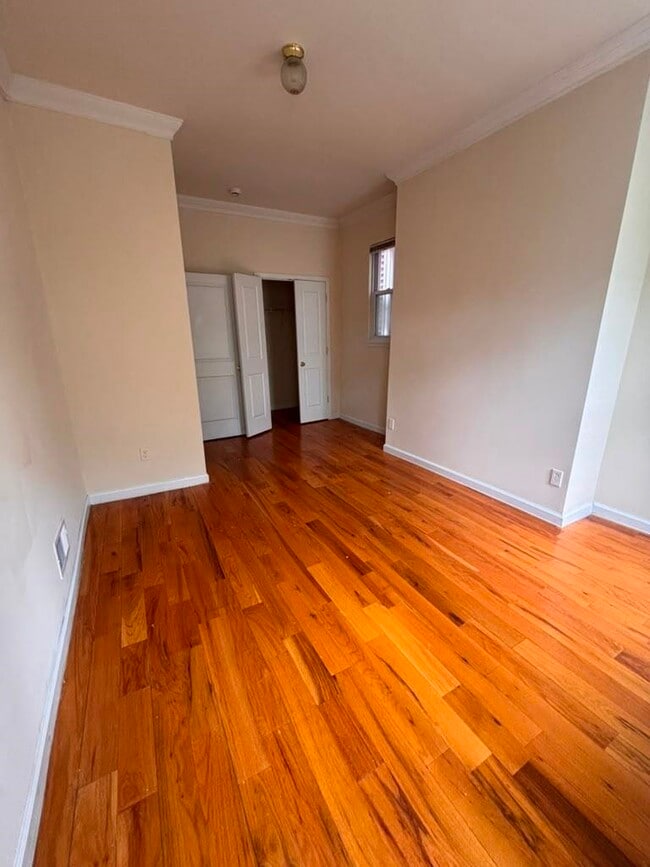 Building Photo - 293 Communipaw Ave
