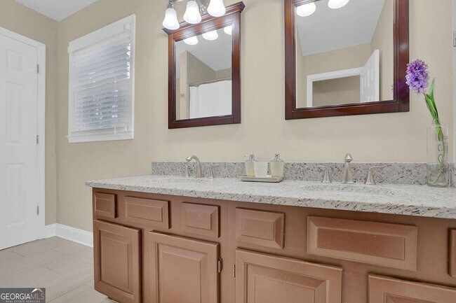Building Photo - 705 Wood Valley Trce