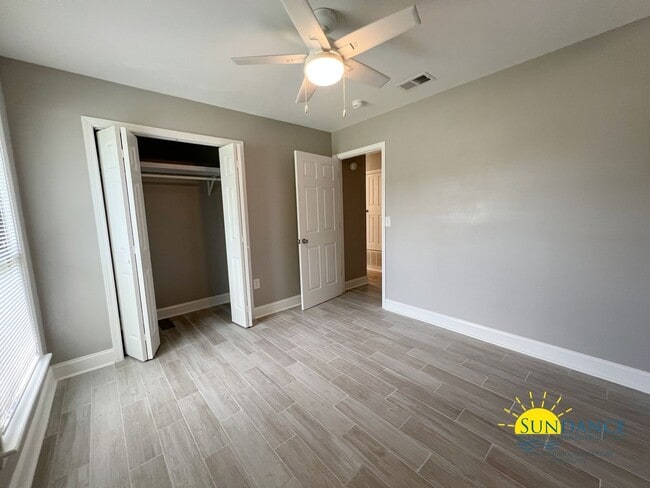 Building Photo - Inviting 3 Bedroom Home in Crestview Near Downtown & I-10!
