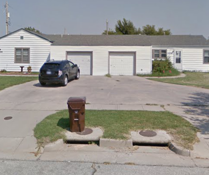 Driveway and garage (this unit is on left) - 4450 South Elizabeth Avenue