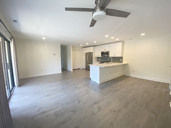 Building Photo - Renovated Two Bedroom Condo on Hilton Head...